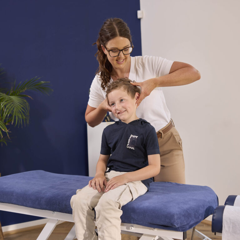 Chiropractor behandelt kind met adhd