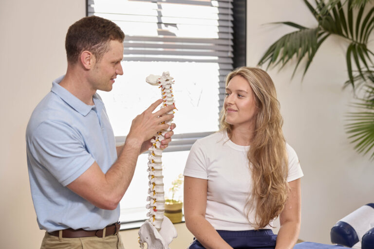 Uitleg behandeling spanningshoofdpijn door chiropractor
