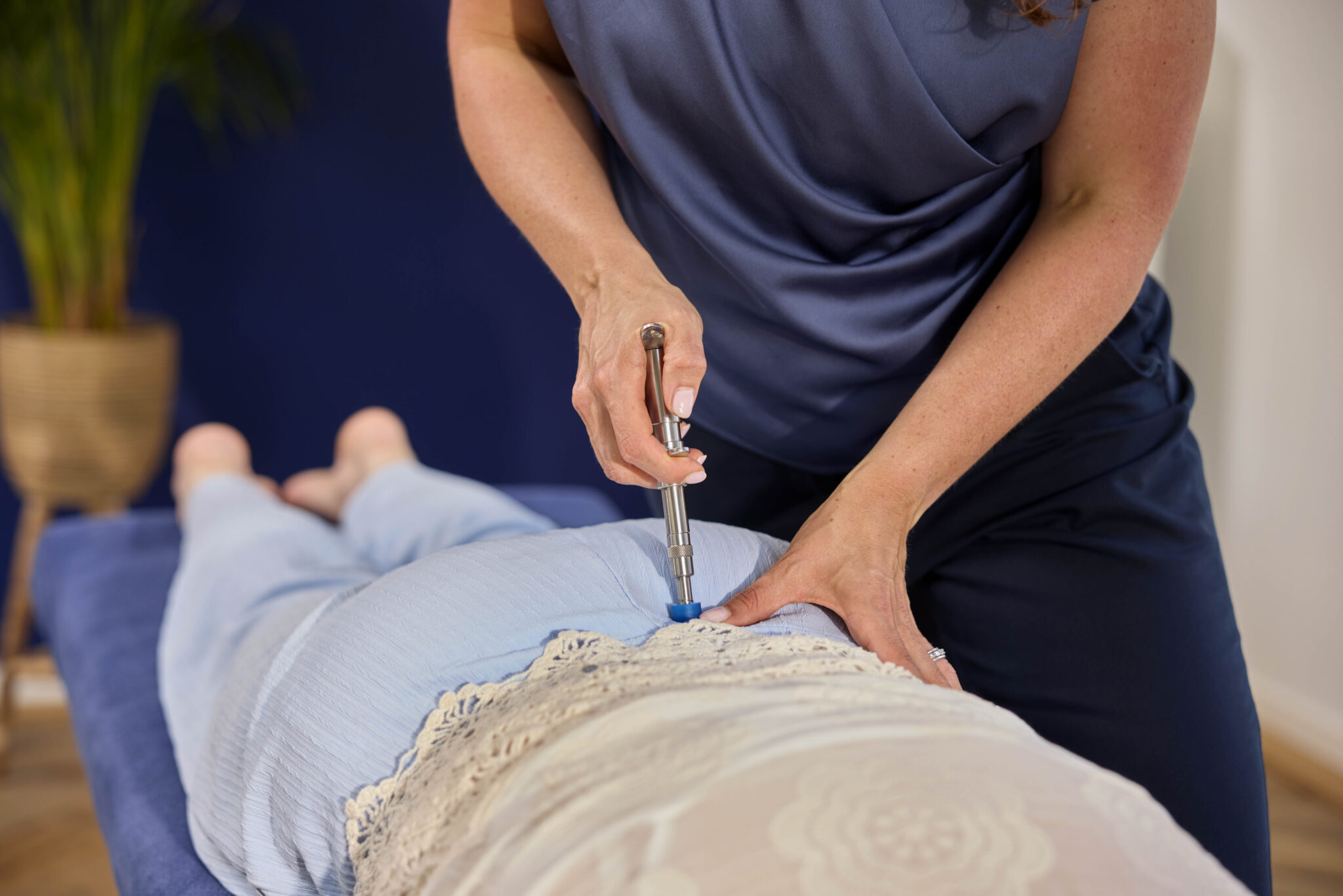 Chiropractor onderzoekt oorzaken hernia